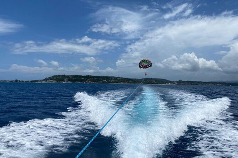 Pacotes de aventura com esportes aquáticos emocionantes em Montego BayMontego Bay: JetSki, Parasailing e Bamboo Rafting