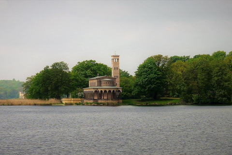 Potsdam: 2-Hour Private Castle Sightseeing Cruise