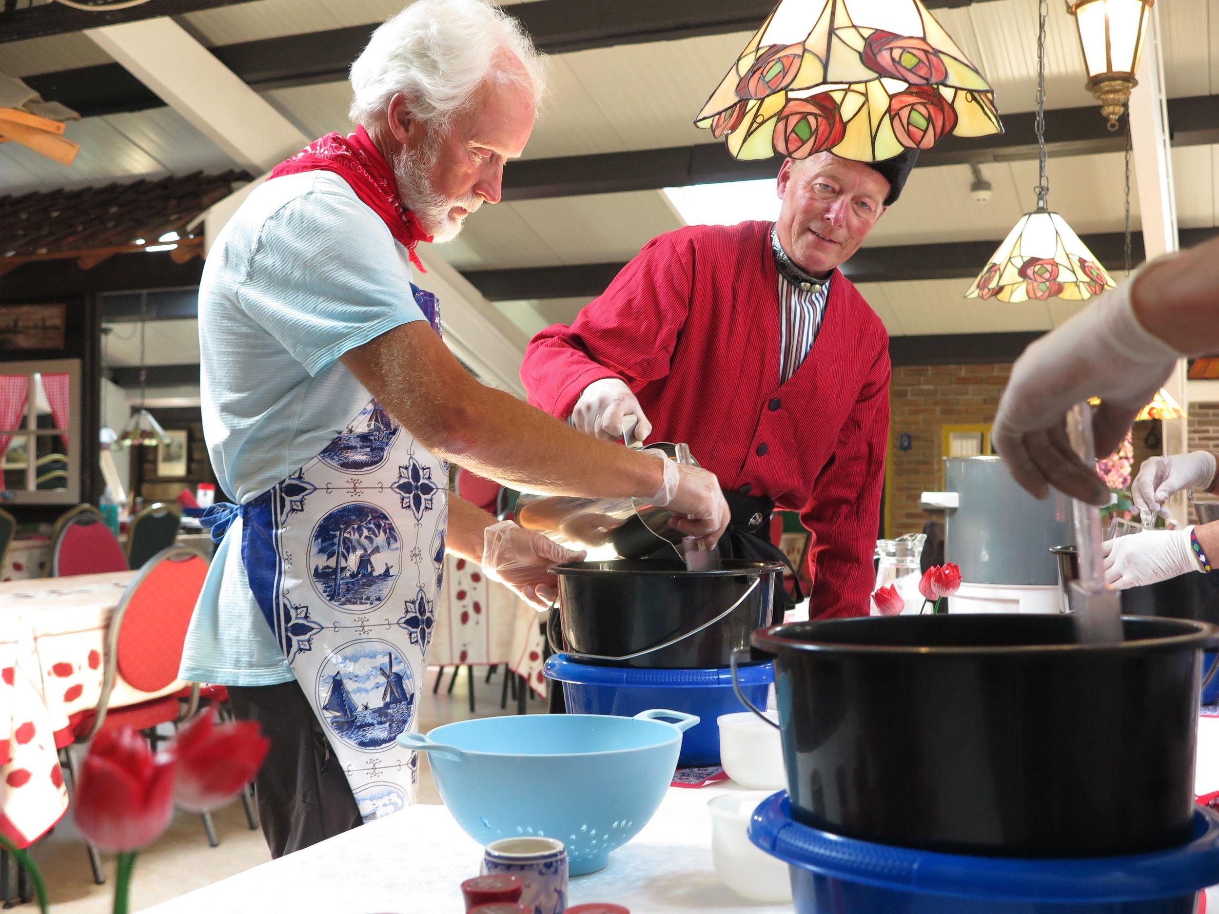 Volendam: 2,5-stündiger Käse-Workshop und Tour zur Klompenherstellung