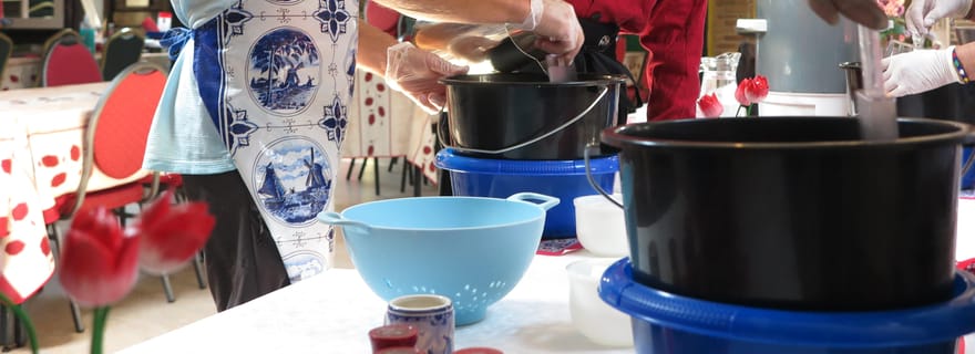 Volendam : Atelier de fabrication de fromage de 2,5 heures et visite guidée de la fabrication de sabots