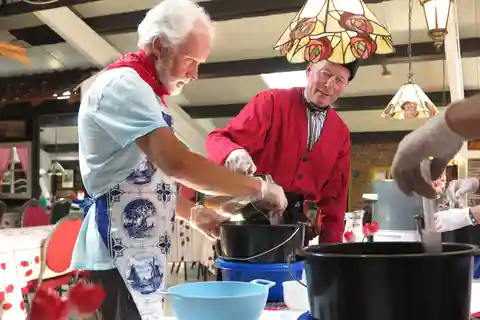 Volendam: Workshop de fabrico de queijo de 2,5 horas e visita guiada ao fabrico de tamancos
