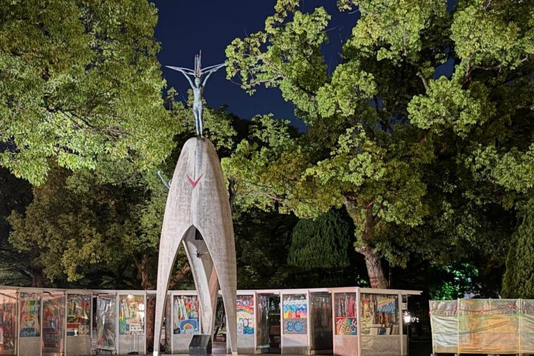 Nocny spacer po Hiroszimie i wycieczka po okonomiyaki w stylu HiroszimyNocny spacer po Hiroszimie i wycieczka okonomiyaki w stylu Hiroszimy