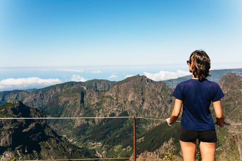 Caminata autoguiada al amanecer desde Pico do Arieiro hasta Pico RuivoCaminata al amanecer