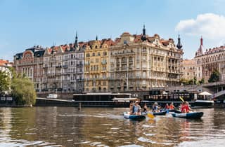 Prag: Geführte Kanutour auf der Moldau