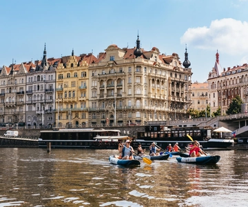 Prague: Vltava River Guided Canoeing Tour