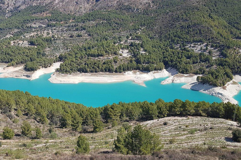 De Alicante, Benidorm Campello: até ao castelo de GuadalestDe Alicante, Benidorm Campello: até o castelo de Guadalest