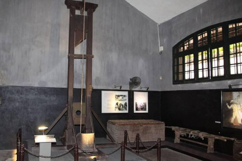 Hanoi: Military History Museum, Hoa Lo Prison & Gardens Tour Small Group: All-In-One Tour: Highlights & Train Street