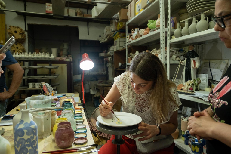 Squillace: traditional ceramic workshop with scratchboard technique Squillace: traditional ceramic workshop with sgraffito