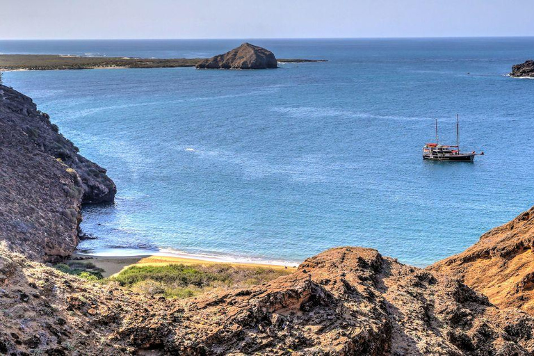 San Cristobal: Punta Pitt Sightseeing Tour with Snorkeling and Galapagos Birds San Cristóbal: Punta Pitt Sightseeing Tour with Snorkeling and Galapagos Birds