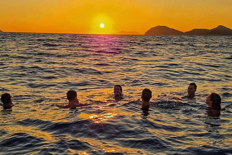 Dubrovnik (Marina Frapa): Golden hour Sunset Cruise (2h) Shared Golden Hour Sunset Speedboat Cruise (1h)