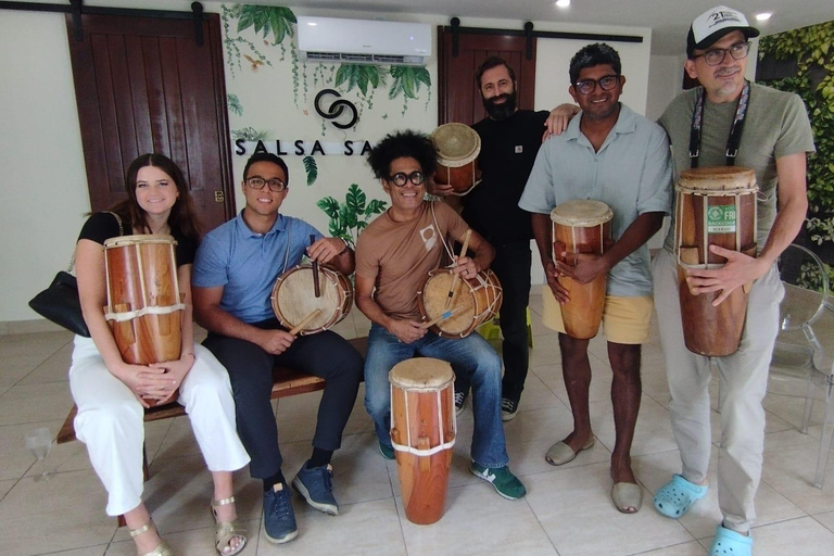 Experiencia cultural de inmersión en los tambores de Panamá con un profesional local