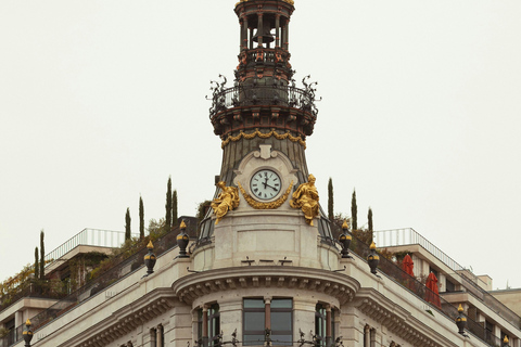 Madrid: Kerstverlichting avondtour met elektrische Tuk TukMadrid: Kerstverlichting avondtour in een elektrische Tuk Tuk