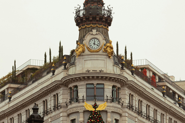 Madrid: Kerstverlichting avondtour met elektrische Tuk TukMadrid: Kerstverlichting avondtour in een elektrische Tuk Tuk