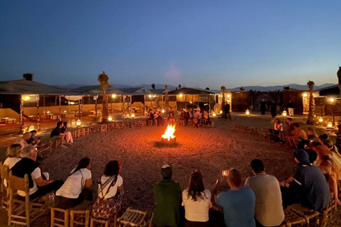 Dinnershow bij zonsondergang en kamelentocht in de Agafay-woestijn