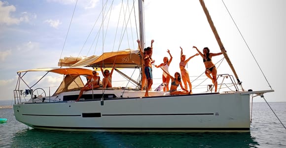 Alghero: Sailing Day Trip to Remote Coves with Onboard Lunch