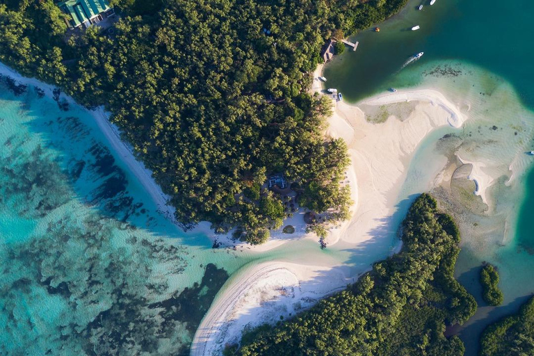 Journée complète d'aventure en catamaran privé à l'Île Aux Cerfs