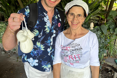 Sorrento: Walking Tour in Lemon Garden w/ Food Tasting