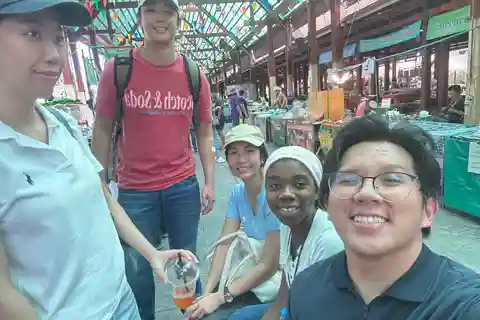 Bangkok: Bite-Sized Foodtour auf dem schwimmenden Markt