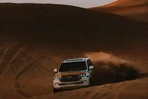 Da Doha: Safari notturno nel deserto con osservazione delle stelle e giro in cammello