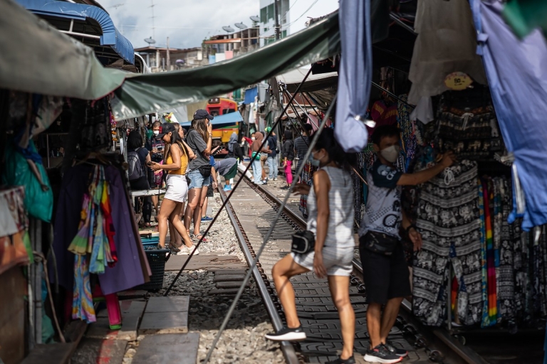 Bangkok: Maeklong Railway Market and Amphawa Floating Market Join In Half Day Tour