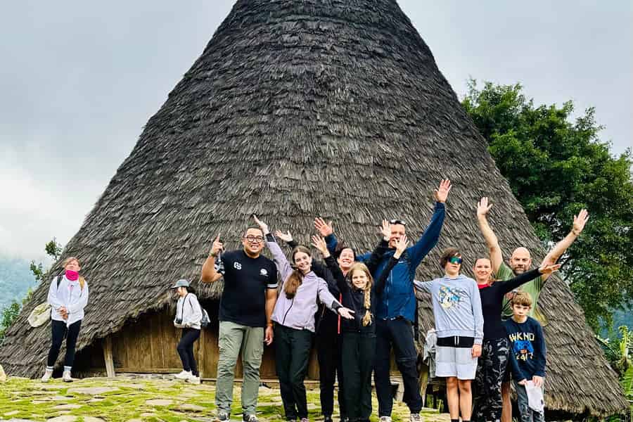 2D1N Exotische Waerebo Dorf Tour ab Labuan Bajo. Foto: GetYourGuide