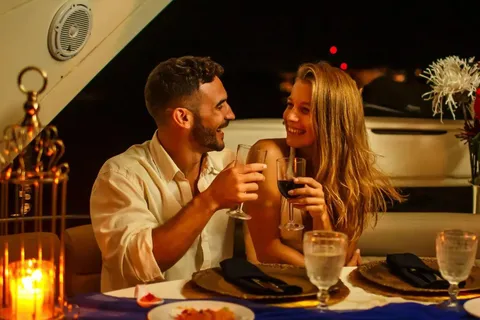 Barcelona: Night on a private Yatch with romantic dinner