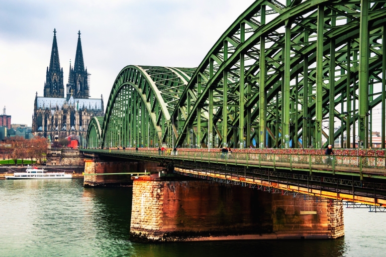 Visite à vélo des principales attractions de Cologne avec guide privé6 heures : Vieille ville, Cologne Ouest et Severinstorburg