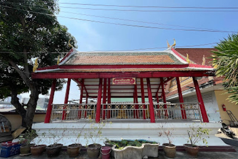 Bangkok Tour: Golden Buddha, Reclining Buddha & Gems Gallery Group Tour with Hotel Pickup