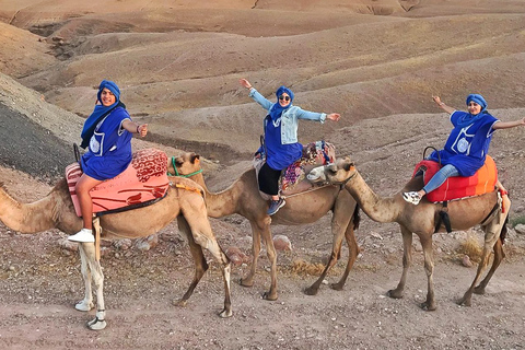 Från Marrakech: Kameltur i Agafay-öknen vid solnedgångenFrån Marrakech: Kamelritt i solnedgången i Agafayöknen