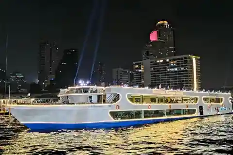 Bangkok: Crociera con cena sul fiume Chao Phraya di Alangka