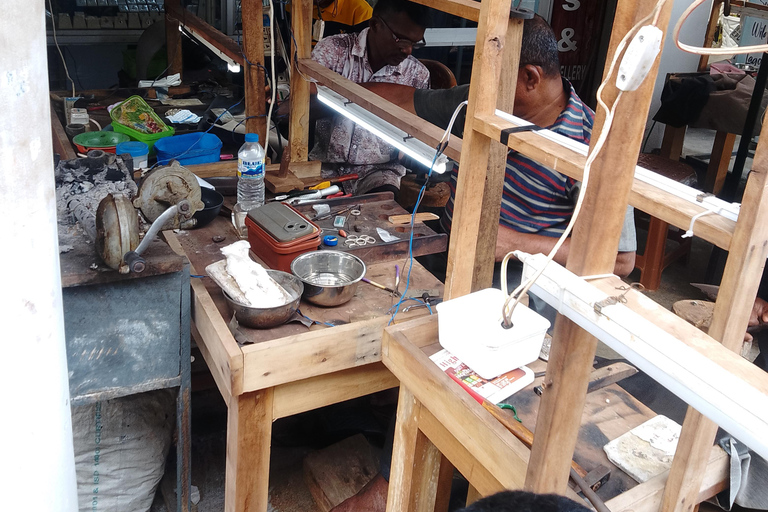 Unawatuna: Traditional Jewelry Making & Gemstone Workshop