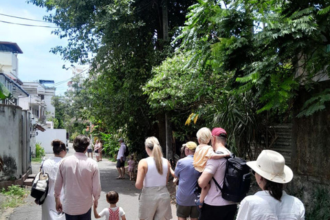 Explore Cultural Colombo and Local Cuisine Tour by bus