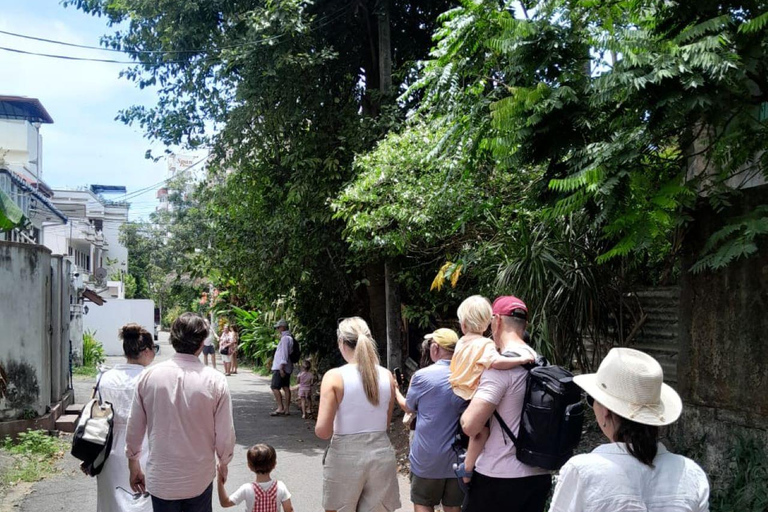 Explore Cultural Colombo and Local Cuisine Tour by bus