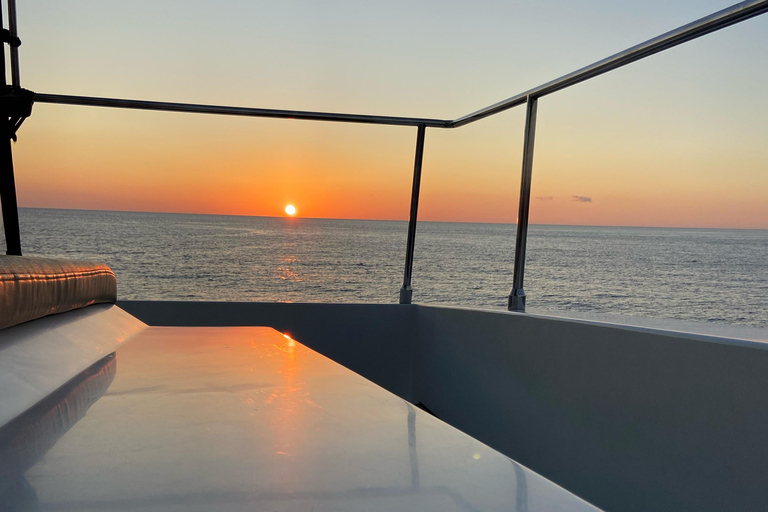 Caracasbaai: All-Inclusive feest bij zonsondergang op luxe catamaran