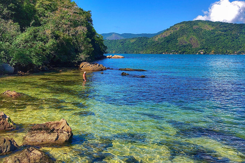 Shared speedboat tour of 6 islands and paradise beaches in Paraty Shared speedboat ride to 6 islands and paradise beaches in Paraty