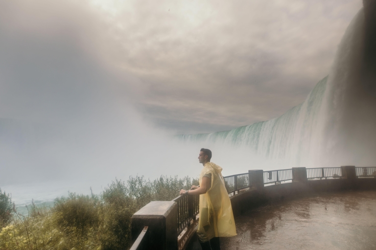 Z Toronto: jednodniowa wycieczka do wodospadu Niagara z opcją rejsuWycieczka standardowa Niagara (opcja bez łodzi lub za wodospadem)