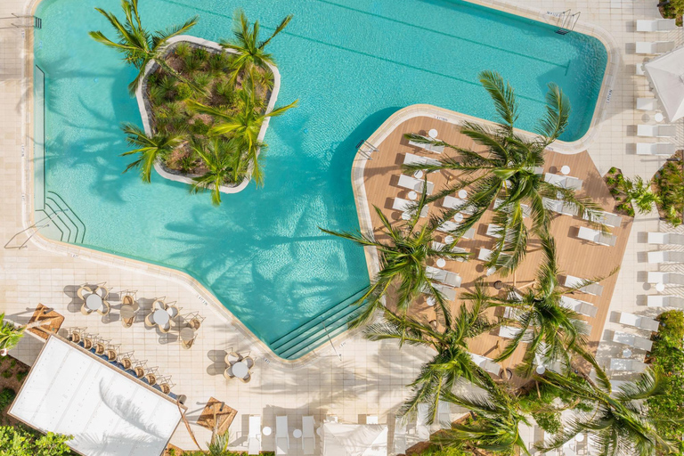 Miami: Gale Miami Hotel and Residences Pool Day Pass