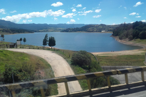 From Bogotá: Discover Villa De Leyva, museums, and Ráquira.