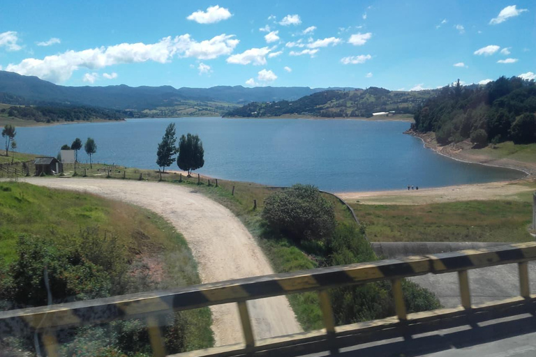 From Bogotá: Discover Villa De Leyva, museums, and Ráquira.