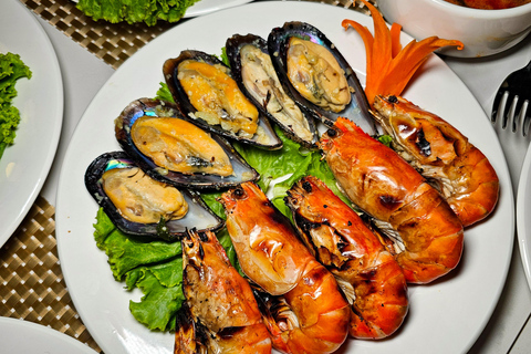 Bangkok: Noah 6 Stars Luxury Chaophraya River Dinner Cruise Departure From Iconsiam at 19:45h