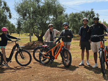 Monopoli: Giro in E-Bike a Valle dell'Olivo con spuntino a base di pesce
