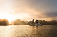 2 jours, Halong Bay Croisière 4 étoiles avec/Cave d'Amazing, Titop Island - Hizvo