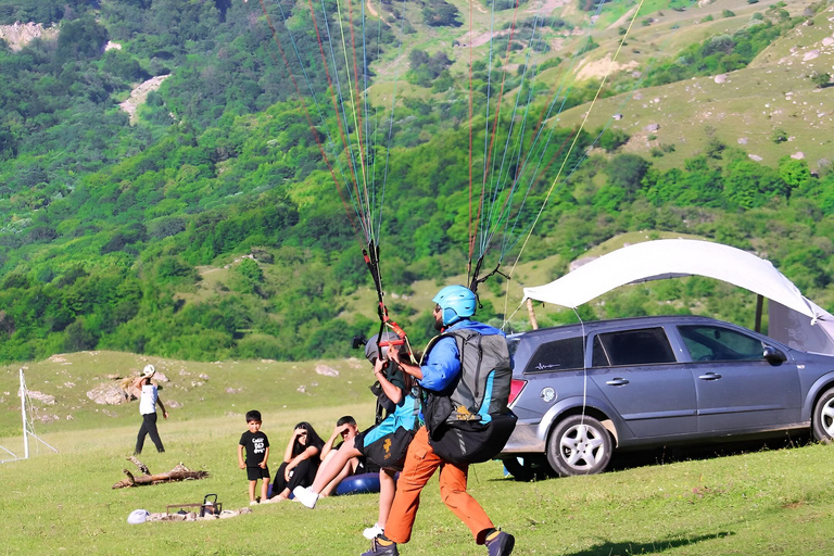 Baku: Paragliding-upplevelse över Beshbarmag-berget