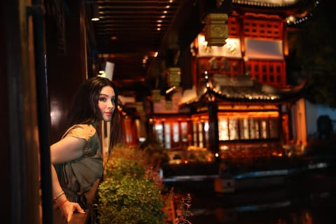 4-Hour Shanghai Highlights Photo Tour, Explore, Pose, Capture