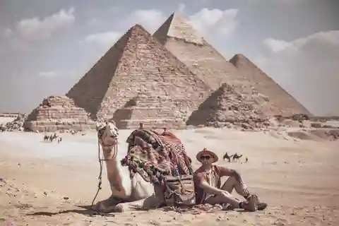 From Hurghada: Cairo Pyramids and Museum Day Trip by Flight