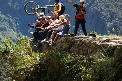 La Paz: Tour in bicicletta di 4 giorni sulla Strada della Morte e le Saline + San Pedro