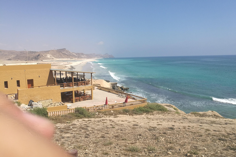 Tour de día completo: Al oeste de Salalah tesoros ocultos y playas rocosas