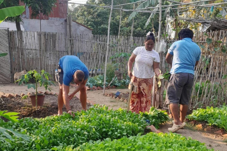 Phnom Penh: Dorpsrondleiding met kook- en etherische-olie-lesPhnom Penh: Dorpsrondleiding met kookles en workshop etherische oliën