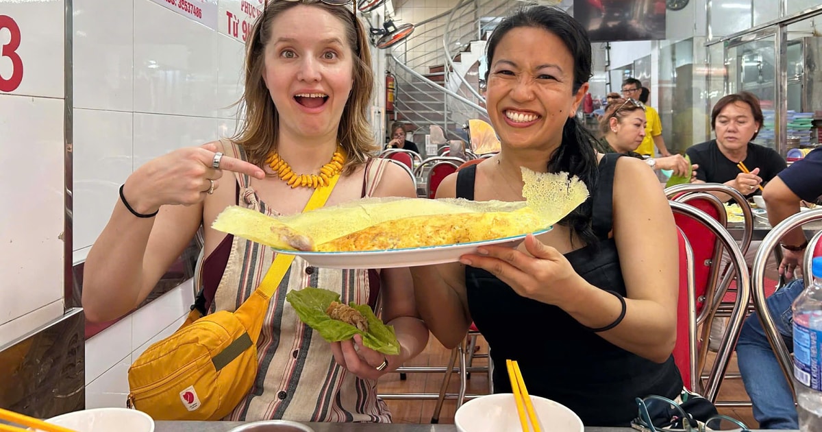 HCMC: Saigon Food Tour & Chinatown & Local Market on Scooter