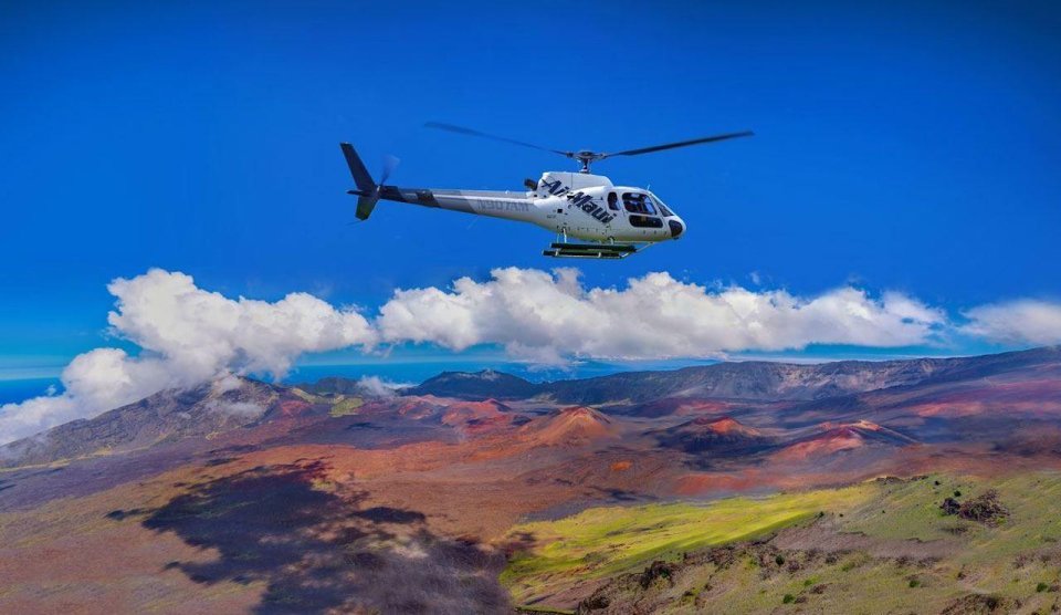 Excursión en helicóptero de 45 minutos por la selva tropical de Hana y el cráter de Haleakala